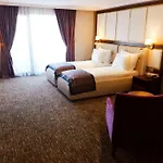 Otel Ramada Plaza By Wyndham 5*