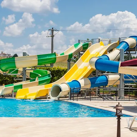 Ramada Plaza By Wyndham ホテル