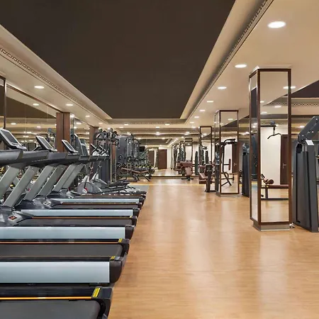 Ramada Plaza By Wyndham ホテル