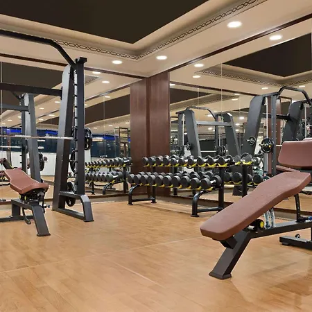 ホテル Ramada Plaza By Wyndham シリウリ