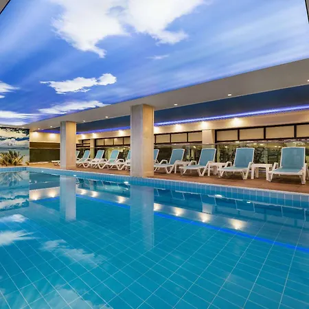 Ramada Plaza By Wyndham ホテル