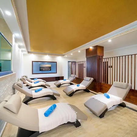 Ramada Plaza By Wyndham ホテル