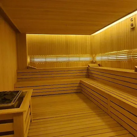 Ramada Plaza By Wyndham ホテル シリウリ