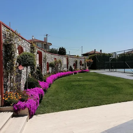 ホテル Ramada Plaza By Wyndham シリウリ