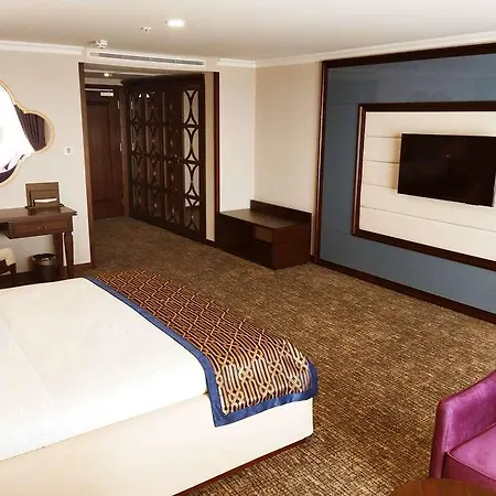 Otel Ramada Plaza By Wyndham 5*