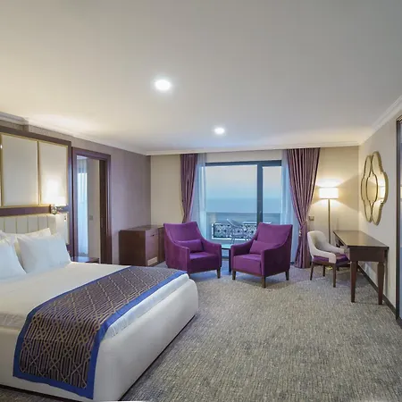 Ramada Plaza By Wyndham 5* シリウリ